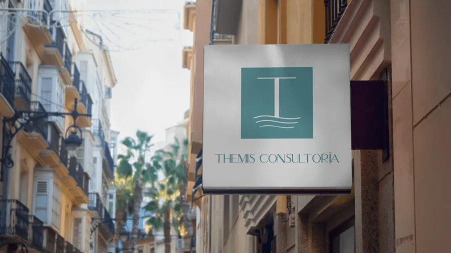 Caso real de Themis Consultoría: Identidad visual: de un logo suelto a una marca con criterio